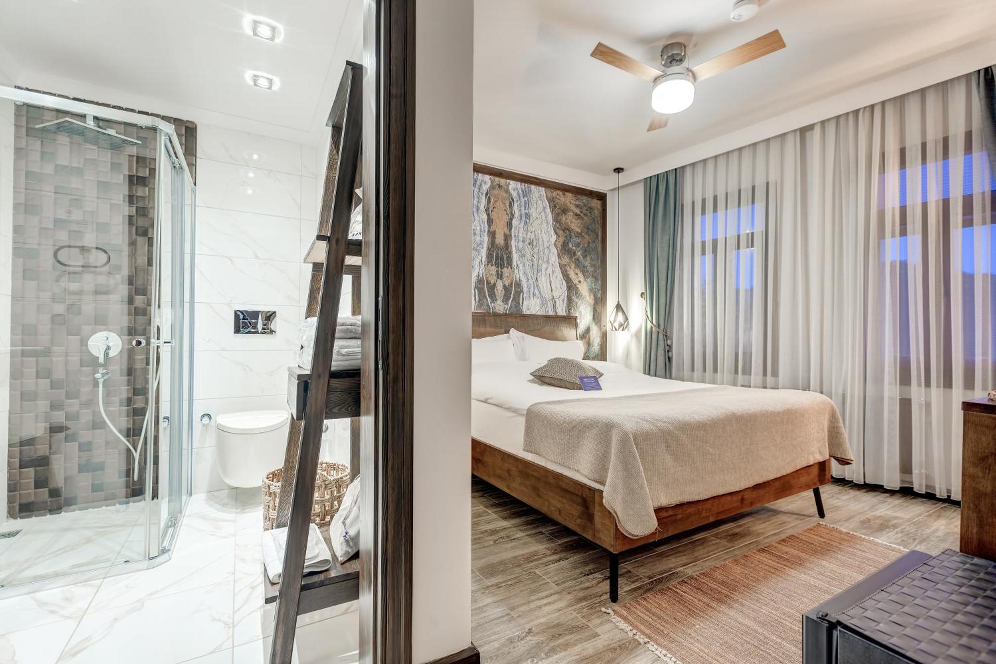 Parna Hotel Cunda Bilik gambar